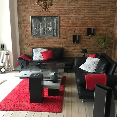 Проживание в семье Cozy And Charming Room *